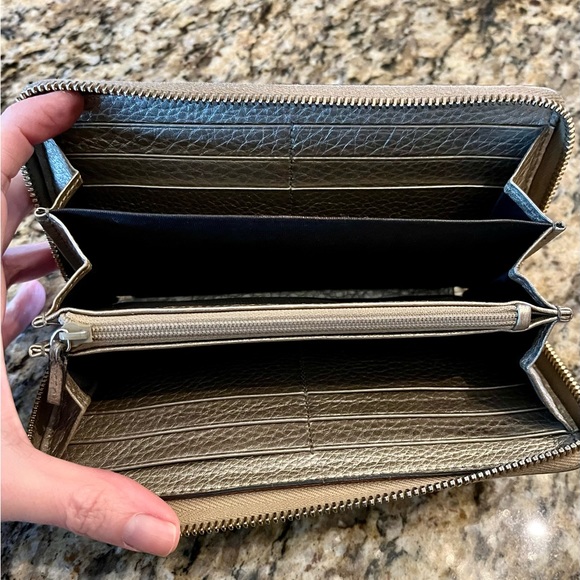 Gucci Metallic Gold Leather
Soho Zip Around Wallet - Picture 8 of 10